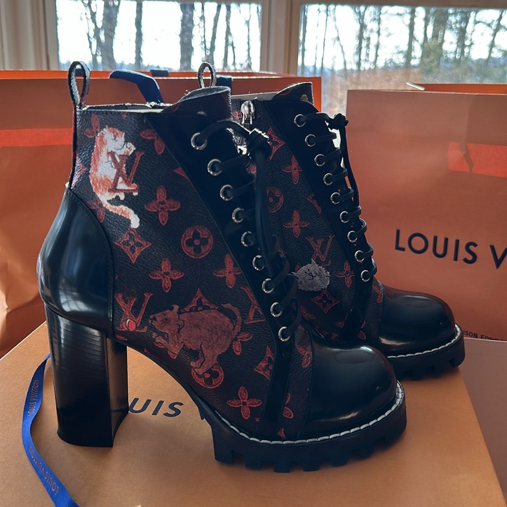 Louis Vuitton Catogram Star Trail Ankle
Boots - 41 / 10